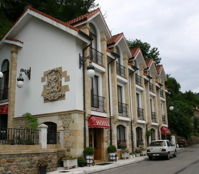 Hotel De Borlena Exterior photo